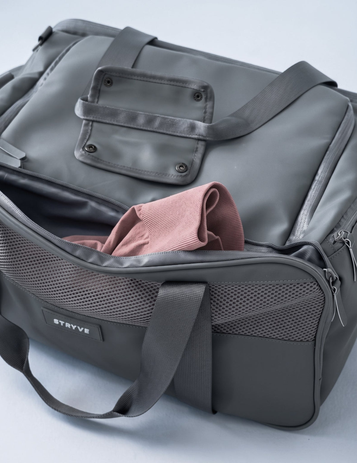 STRYVE Better Sports Bag – Sporttasche mit Schuhfach und Nassfach - STRYVE — For the better.