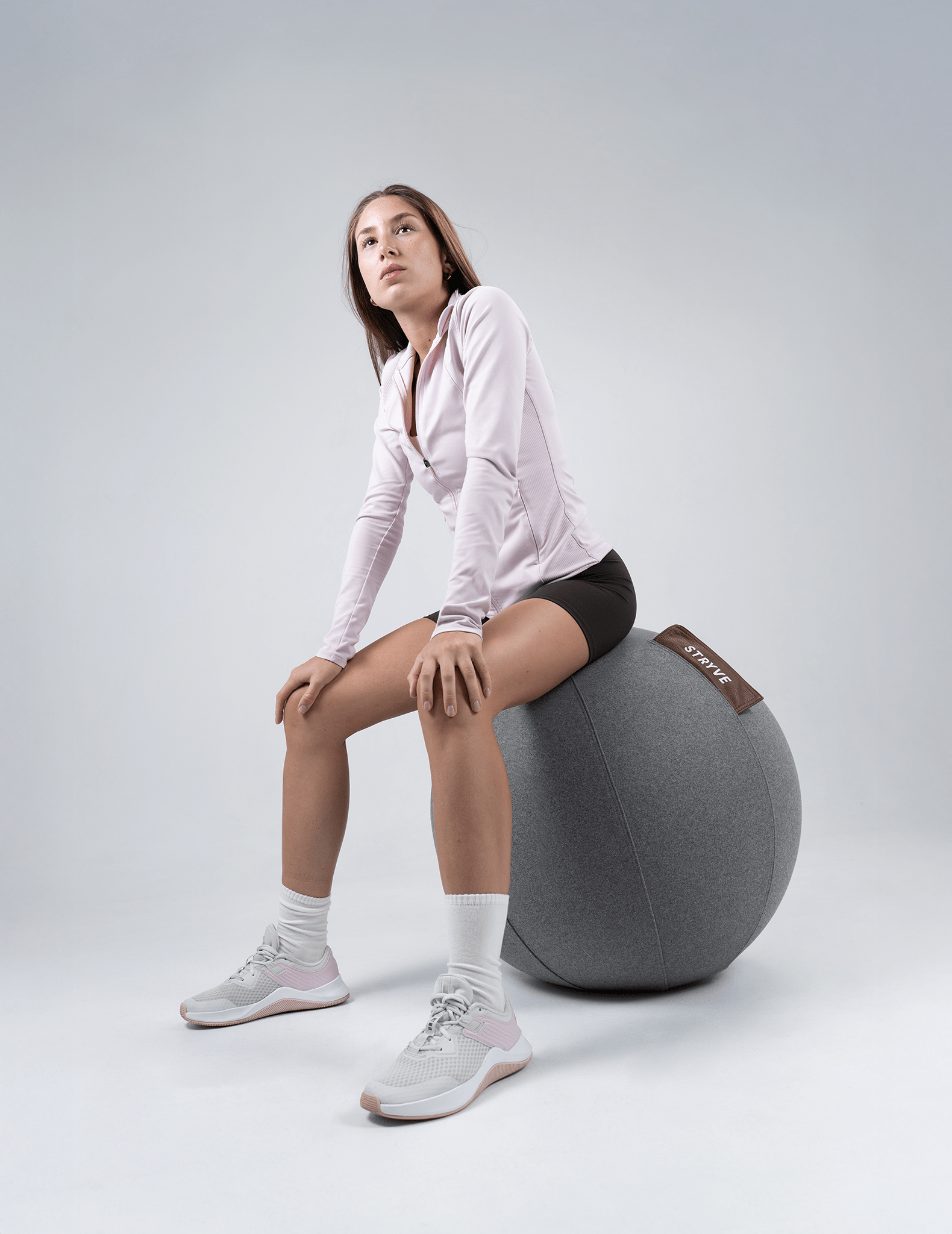 STRYVE Sitzbälle Warm Grey / 65 cm Active Ball | Wollfilz