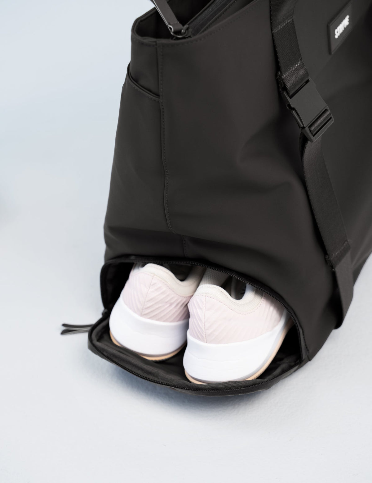 STRYVE Better Tote Bag – Sporttasche für Damen mit Schuhfach - STRYVE — For the better.