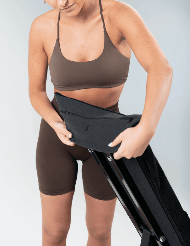 STRYVE Towell+ Pro Sporthandtuch mit Magnetclip - STRYVE — For the better.