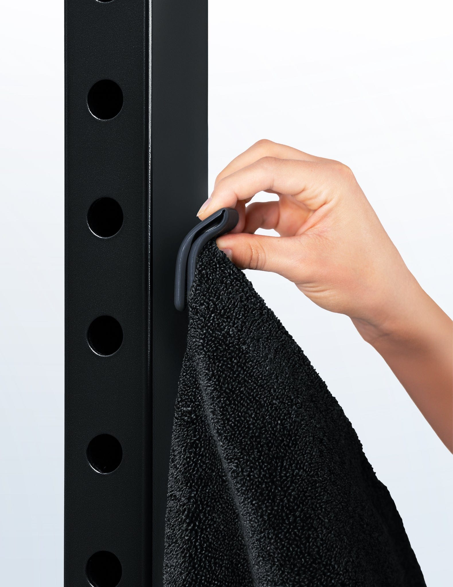 STRYVE Towell+ Pro Sporthandtuch mit Magnetclip - STRYVE — For the better.