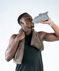 STRYVE Towell+ Pro Sporthandtuch mit Magnetclip - STRYVE — For the better.