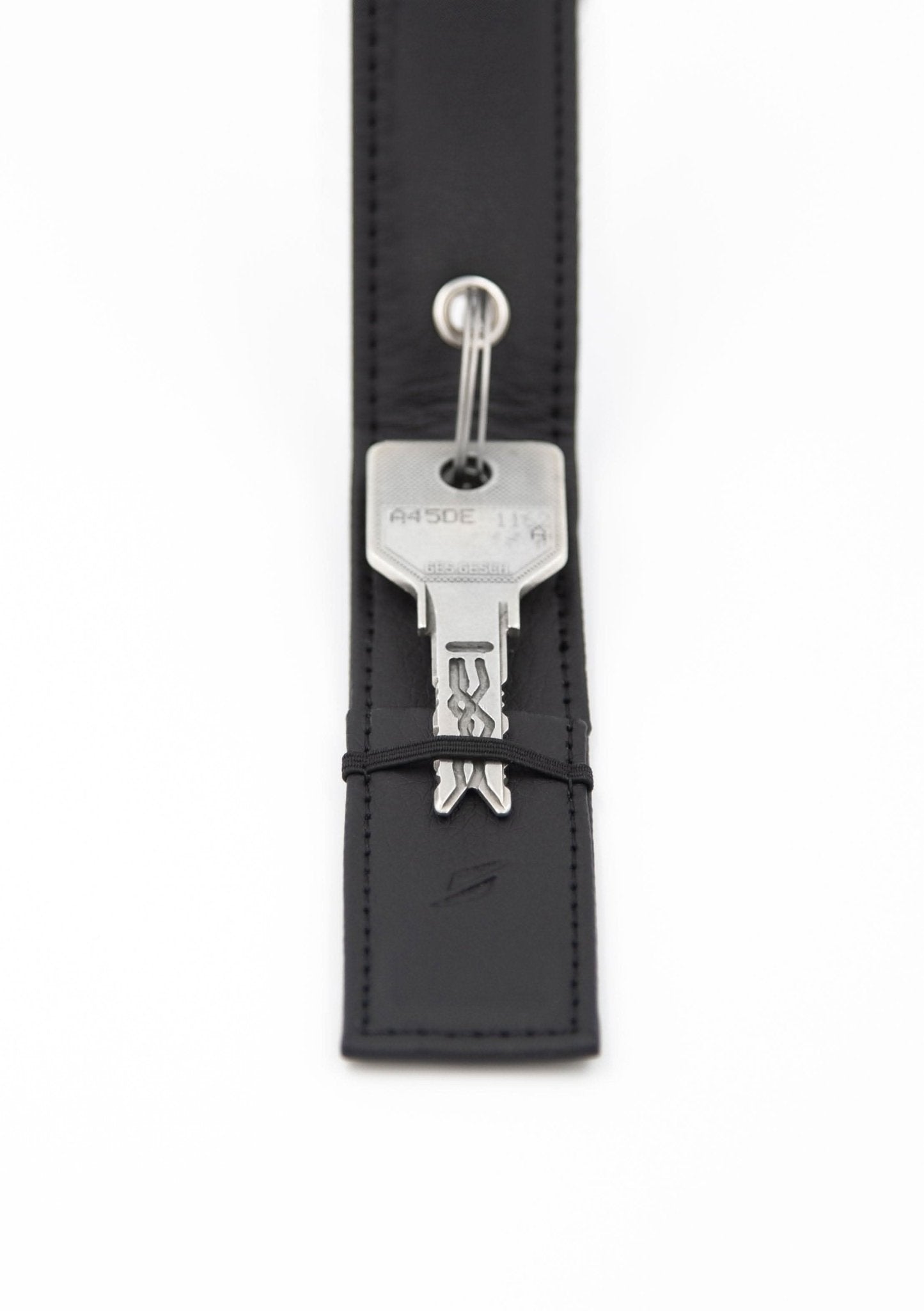 Schlüsselanhänger aus Kunstleder – STRYVE Keychain